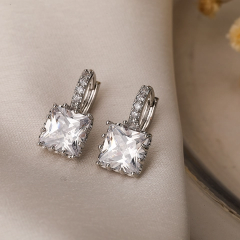 Boucles D'oreilles Créoles Carrées En Zircon Cuivre Plaqué Or Coupe Princesse Pavé Bijoux De Mode Pour Femmes