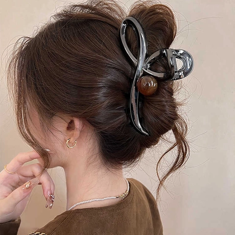 Elegante Haarklammer Große Gedrehte Geometrische Metalltextur Kunststoff Haargreifer Mit Marmorperlen Dekor Für Damen Mode