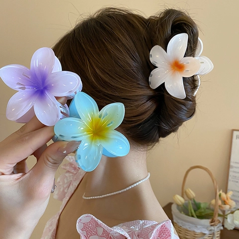 Acrylic Plumeria Flower Hair Claw Clip Gradient Color Elegant Sweet Resin Hair Clamp Accessories For Women Summer
