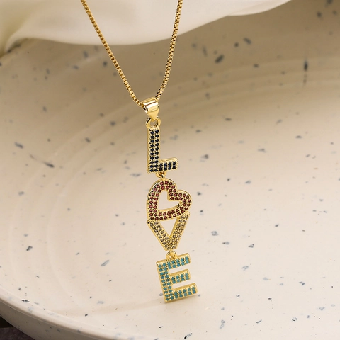Collar con Colgante LOVE de Cobre Chapado en Oro con Circonia Colorida para Mujer Letra del Alfabeto Corazón Joyería Regalo