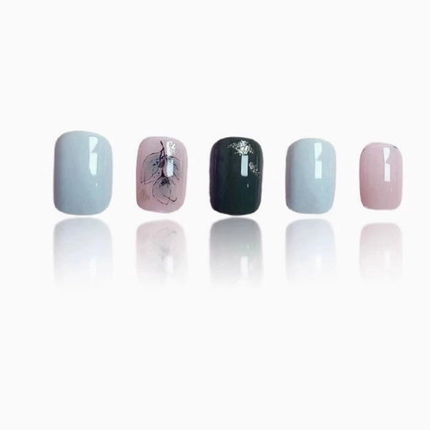 Glossy Press On Nails Short Square Fake Nails Sage Green Cream White Gold Foil Leaf Pattern Reusable Manicure Art Women