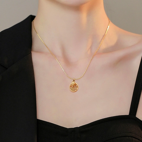Fu Charakter Anhänger Halskette Titanstahl 18K Vergoldet Minimalistischer Schmuck Für Frauen