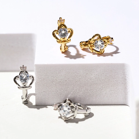 Elegante Kronenförmige Kupfer Zirkonia Huggie Creolen Für Damen Mode Winzige Cubic Zirkonia Gold Silber Plattiert Schmuck Geschenk
