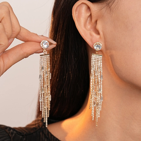Elegante Quastenohrringe Zirkon Rhinestones Kupferkörper Und Silberner Ohrringstift Geometrischer Luxusstil Für Frauen