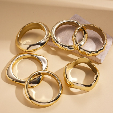 Brazalete Dorado Grueso Irregular Geométrico Minimalista Metal Statement Joyería De Moda Para Mujer Accesorio Elegante