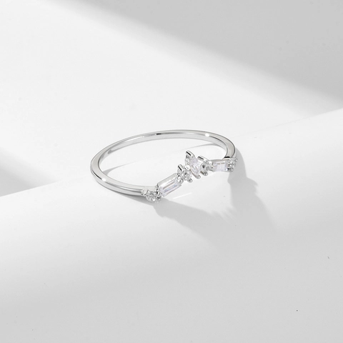 925 Sterling Silver Ring Zircon Crown V-Shape Geometric Stackable Finger Jewelry For Women Elegant Niche Design