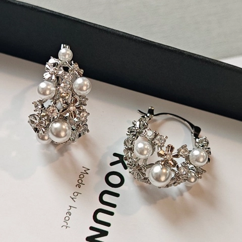 Pendientes De Aro Cesta De Flores Huecas Aleación Rhinestone Perla Artificial Retro Elegante Color Plata Joyas Para Mujer