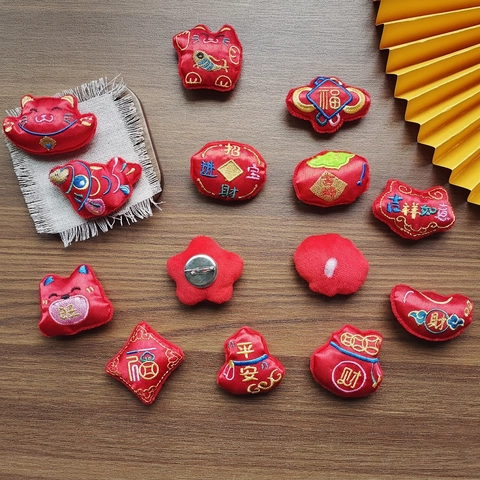 Red Plush Embroidery Lucky Cat Fortune Bag Brooch Pin Chinese New Year Clothing Accessory DIY Craft Decoration