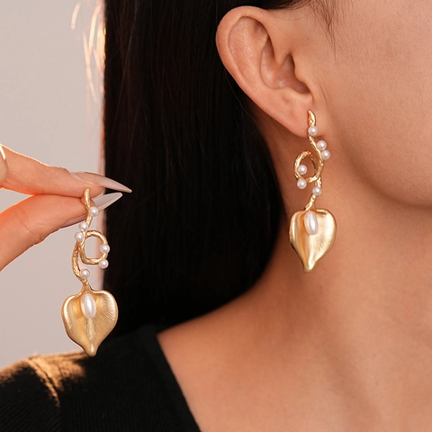 Calla Lily Dangle Earrings With Alloy Imitation Artificial Pearl And Silver Earring Post Vintage Floral Leaf Heart Style For Women