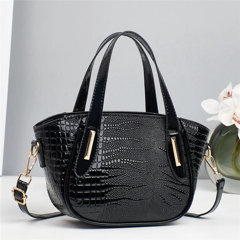 Sac à Main de Mode en Cuir PU à Motif Crocodile pour Femmes Sac à Bandoulière Grande Capacité avec Quincaillerie Dorée