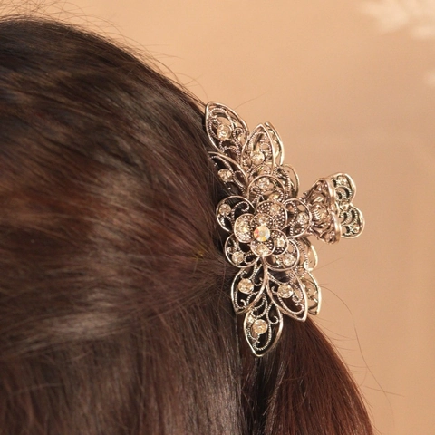 Vintage Flower Hair Claw Clip Alloy Rhinestone Hollow Butterfly Design Large Metal Hair Accessory For Women