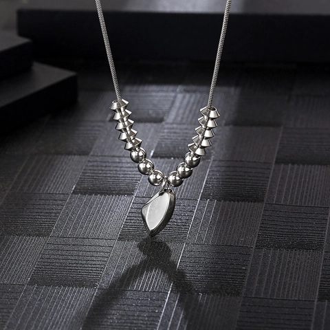 Titanium Stahl Halskette Unregelmäßiger Anhänger Geometrische Perlen Schlangenkette High-End Minimalistischer Schmuck Für Damen