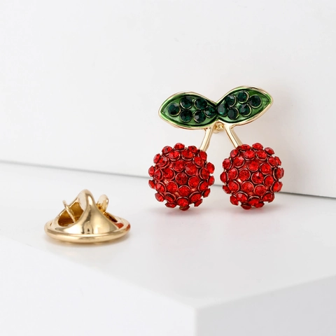 Broche en Forme de Cerise Fruit Mignon pour Femmes en Alliage Rouge Vert Strass Émail Broche Accessoires de Vêtements Bijoux de Mode Cadeau