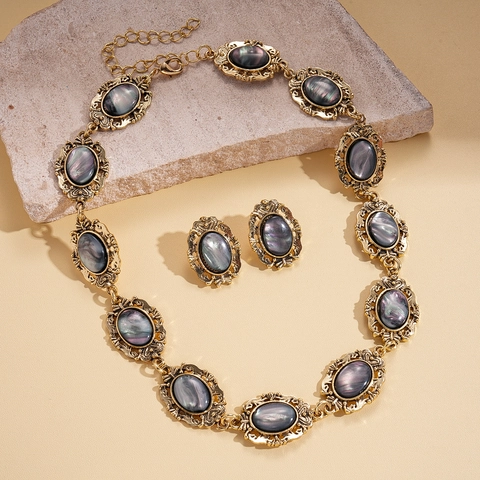 Retro Baroque Jewelry Set For Women Vintage Gold Alloy Resin Oval Pendant Necklace And Silver Earring Post Earrings