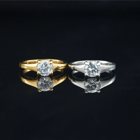 Anillo Solitario Clásico Acero Titanio Moissanita Circonita Cuatro Garras Compromiso Boda Joyería Elegante Para Mujeres