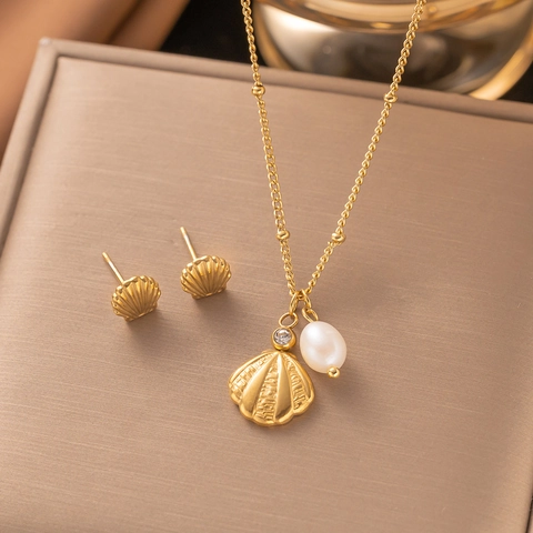 Set di Gioielli in Acciaio Inossidabile con Perla Artificial e Conchiglia Stile Francese Oro Collana Orecchini Bracciale Set Donna