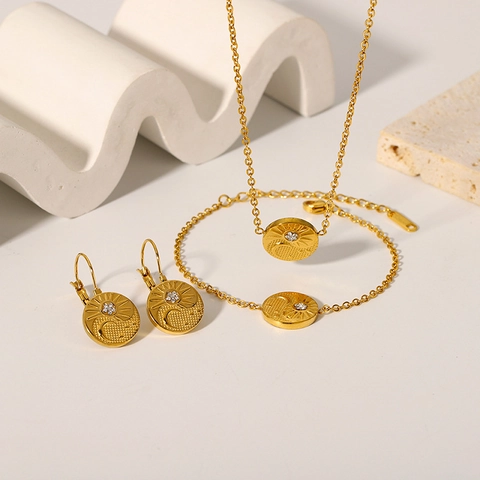 Edelstahl Sonne Mond Himmelsanhänger Halskette 18K Vergoldet Geprägte Münze Zirkon Retro Schmuck Für Frauen