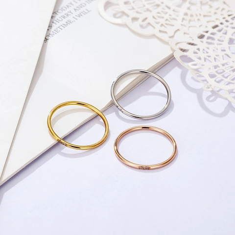 Anillo De Banda Minimalista De Acero De Titanio Con Circonita Joyería De Dedo Simple Delicada Deslumbrante Apilable Para Mujer Diario