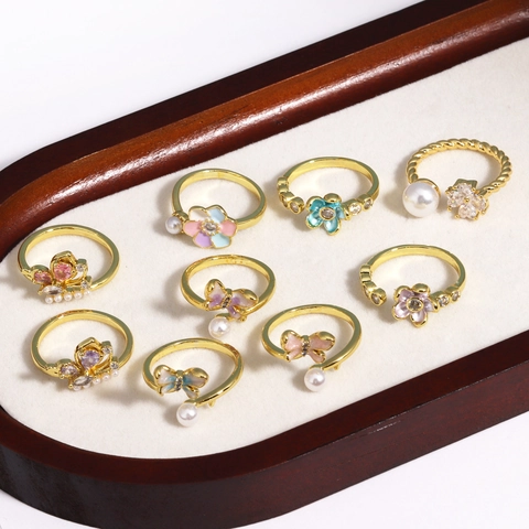 Anello Aperto Regolabile Farfalla Fiore Rame Placcato Oro 18K Zirconia Perla Artificial Smalto Gioielli Romantici Per Donna