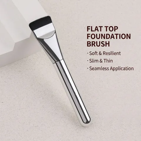 Professioneller Flacher Foundation Pinsel Ultradünne Synthetikborsten Silberner Metallgriff Nahtloses Make-up Tool