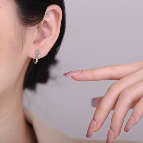 Pendientes Huggie Hoop Aleación Circonita Cúbica Ovalada Piedra Colorida Pavé Circón Blanco Moda Coreana Mujeres Niñas