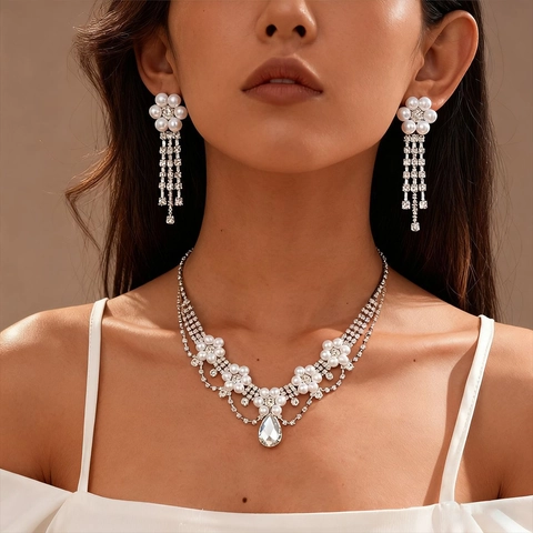 Collana E Orecchini Con Künstliche Perle E Strass Pendente Fiore Goccia D'Acqua Gioielli Da Sposa Eleganti Per Donne