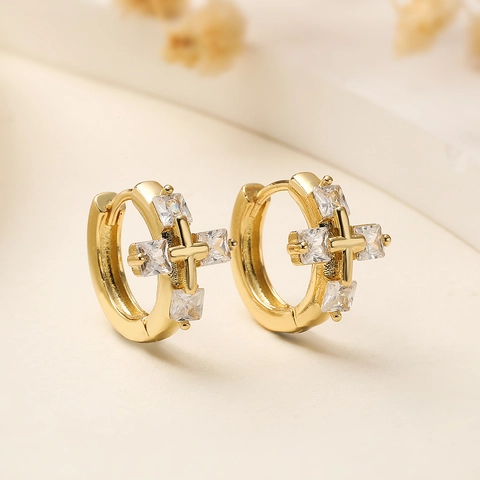 Orecchini Huggie A Cuore E Croce Per Donna Rame Placcato Oro 18K Zirconia Gioielli Di Moda