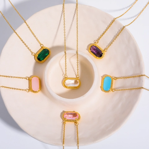Elegante Collana Di Lusso Rame Placcato Oro Pendente Zircone Colorato Taglio Smeraldo Rettangolo Catena Clavicola Donna