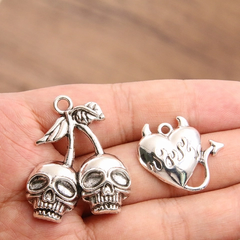 Vintage Silver Alloy Sacred Heart Skull Pendants For DIY Jewelry Making Gothic Halloween Charms Accessories