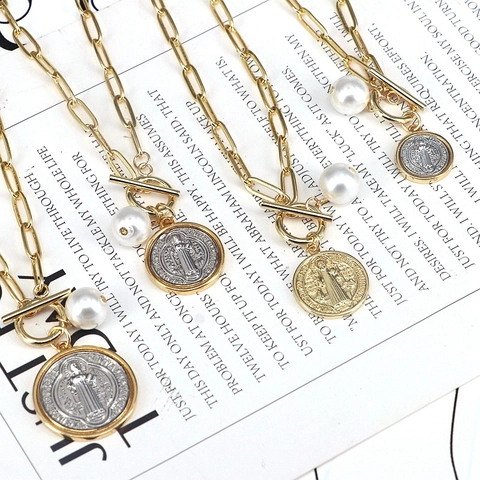 Collar Medalla San Benito Cobre Chapado En Oro 18K Cadena Clip Cierre De Palanca Colgante Perla Artificial De Concha