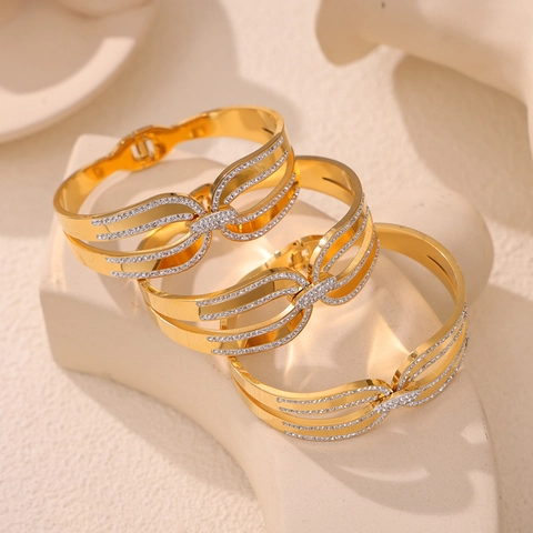 Moderner 18K Vergoldeter Titanstahl Hohl Geometrischer Armreif Für Damen Eleganter Strass Eingelegter Offener Armband Schicker Schmuck