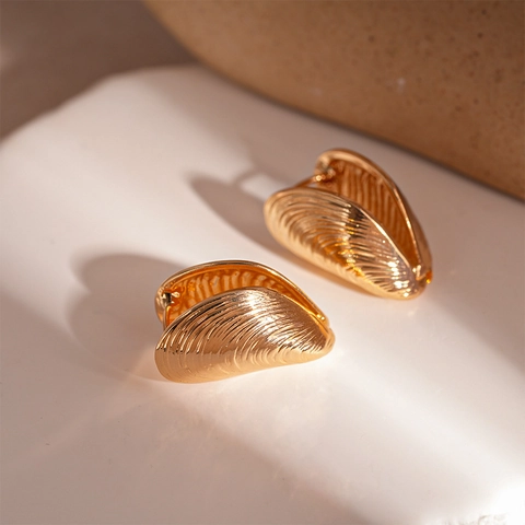 Seashell Hoop Earrings Alloy Gold Tone Metal Conch Texture Ocean Style For Women With Stainless Steel Earring Post