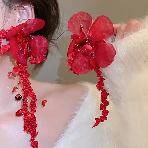 Rode Stoffen Bloem Hangende Oorbellen Met Zilveren Oorsteker Geplooide Kwast Pailletten KRistal Lang Boho Stijl Dames