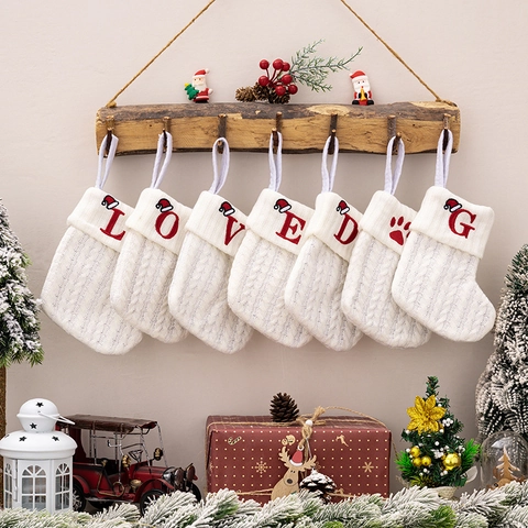 Weihnachtsstrumpf Weiß Gestrickt Stickerei Alphabet Feiertagsdekoration Süßigkeiten Geschenktüte Zopfmuster Festlicher Schmuck