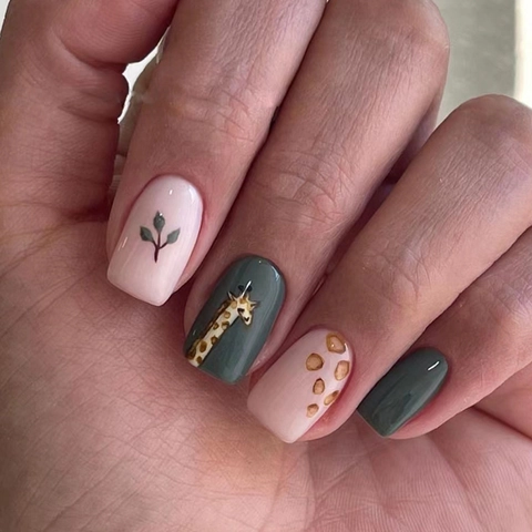 Press On Nagels ABS Hars Giraffenpatroon Donkergroen Schattig Dierontwerp Middellang Glanzend Kunstnagels Voor Vrouwen