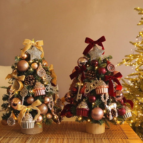 Mini Weihnachtsbaum DIY Desktop Deko Warme LED Lichter Samtbögen Kiefernzapfen Ornamente Holzbasis Feiertags Party Dekor