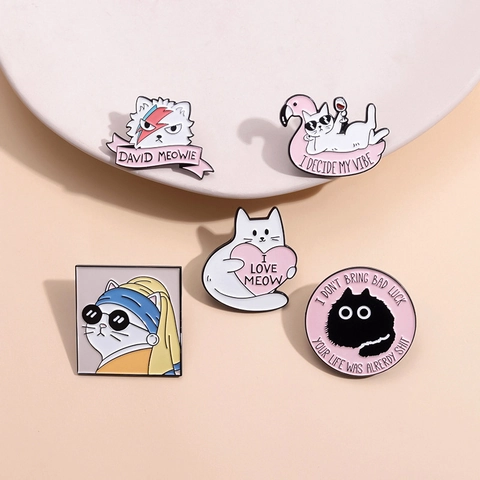 Creatieve Cartoon Kat Emaille Broche David Meowie Meisje Met de Parel Parodie Kat Legering Kunstparel Badge Voor Rugzak