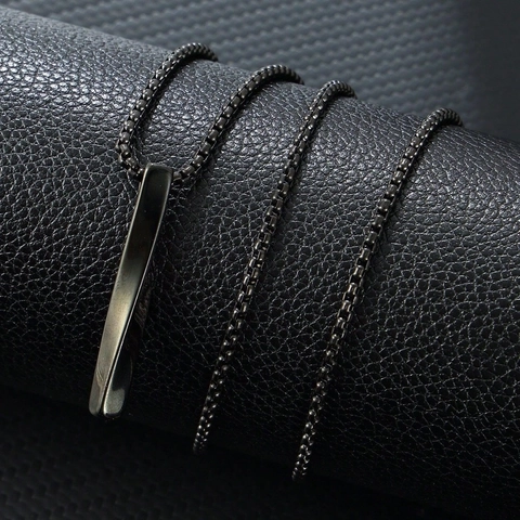 Minimalistische Edelstahl Twisted Bar Anhänger Halskette Geometrische Spiral Polierte Zylinder Box Chain Herren Schmuck