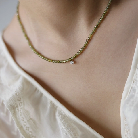 Französische Olivgrüne Facettierte Zirkonia Perlenkette Mit Klarem Anhänger Edelstahl Elegantes Schmuckstück Für Damen