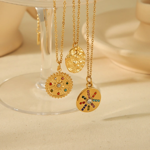 Vintage Relief Anhänger Halskette 18K Vergoldeter Edelstahl Bunter Zirkon Sonnenstrahl Münzschmuck Für Frauen