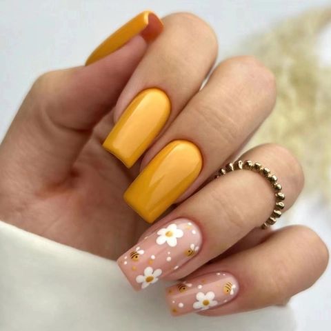 Short Square Press On Nails Mustard Yellow Daisy Flower And Honeybee Pattern Sweet Fresh Style Artificial Fingernails