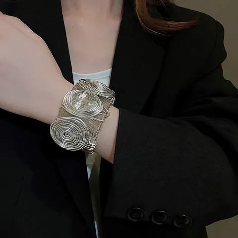 Bracciale Rigido Largo Moderno Per Donna Metallo Texturizzato Design Aperto Elegante Accessorio Di Gioielleria