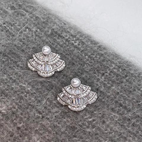 Eleganti Orecchini A Lobo A Forma Di Ventaglio Con Perla Artificial E Zircone Gioielli In Rame Per Donna Perno In Argento