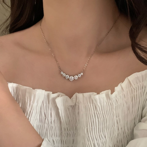 Elegante Collana Con Pendente Ad Arco Sorridente Con Zirconi Sfumati Catena In Argento S925 Per Donna