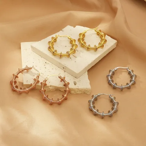 Pendientes De Aro De Acero Inoxidable Para Mujer Diseño De Resorte En Espiral Y Junta De Bambú Hueca Estilo Vintage En Forma De C