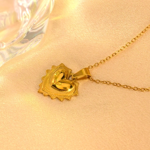 Vintage Stainless Steel 3D Heart Pendant Necklace For Women Radiating Sunburst Angular Heart Gold Plated Fashion Jewelry