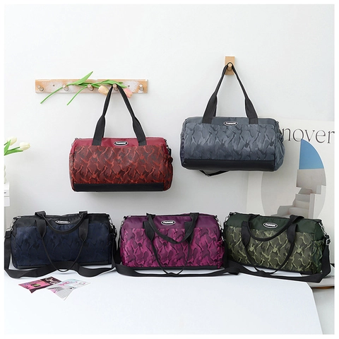 Large Capacity Waterproof Nylon Camouflage Travel Bag Lightweight Sporty Gym Duffel With Shoulder Strap For Women Men