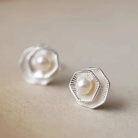 Boucles d'Oreilles Clous en Argent Sterling S925 Perle d'Eau Douce Feuille de Lotus Martelées à la Main Femme Bijoux
