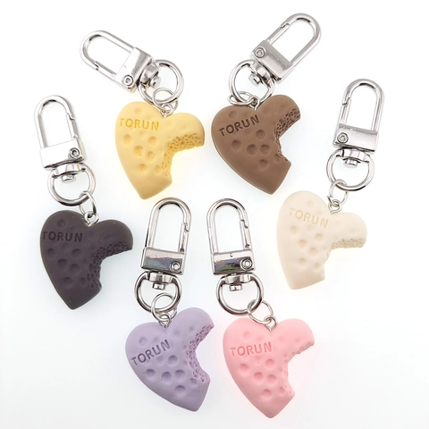 Porte-Clés Simulation De Biscuit Mordue En Forme De Coeur Résine Chocolat Fromage Pendentif Sac Coloré Mignon Accessoire