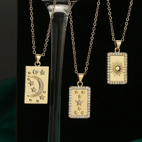 Collier Pendentif Soleil Lune Étoile Cuivre Plaqué Or 18K Zircone Rectangulaire Style Tarot Bijoux Célestes Femmes